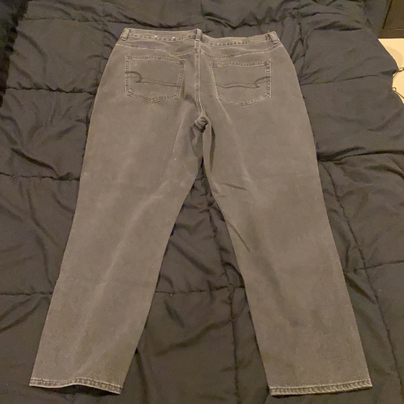 New Never Worn American Eagle High Waist Mom Jeans - Picture 2 of 5